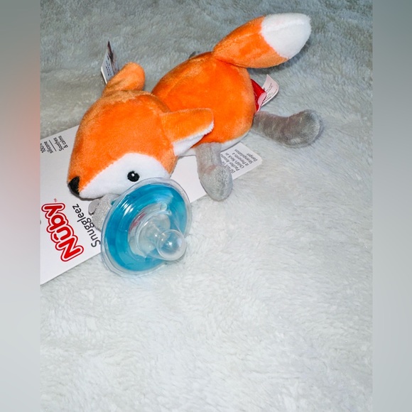 New Nuby Soft Plush Fox Pacifinder with Detachable Silicone Pacifier - Picture 6 of 6